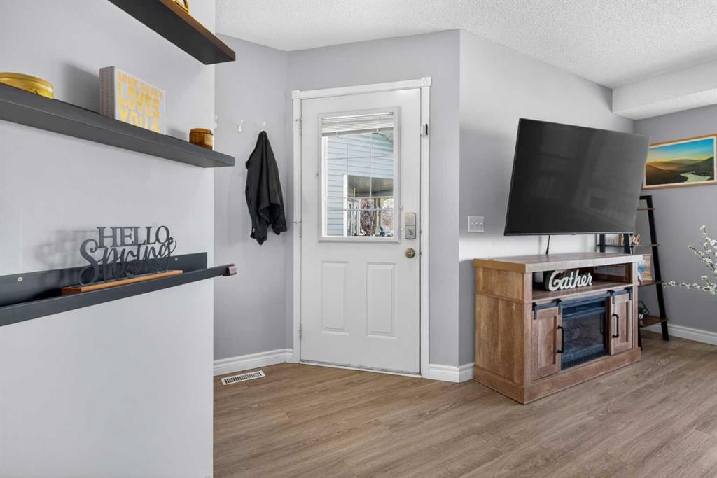 14744 Mt McKenzie Drive SE, Calgary — photo 4 of 41