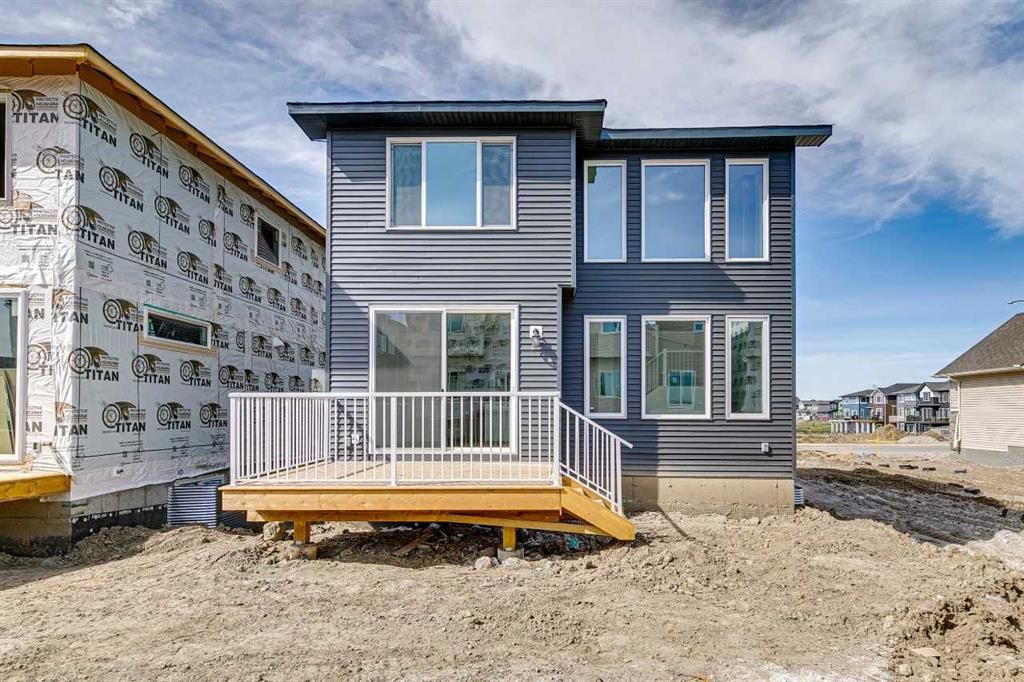 39 Hotchkiss Avenue SE, Calgary — photo 3 of 43