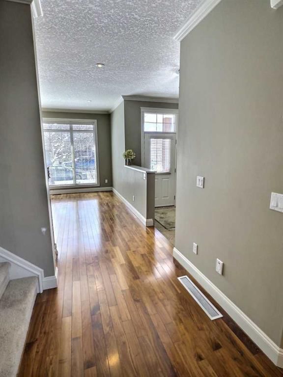 1, 406 19 Avenue NE, Calgary — photo 4 of 44