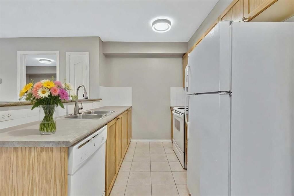 118, 428 Chaparral Ravine View SE, Calgary — photo 3 of 37