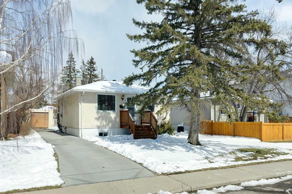 8312 47 Avenue NW, Calgary — photo 2 of 14