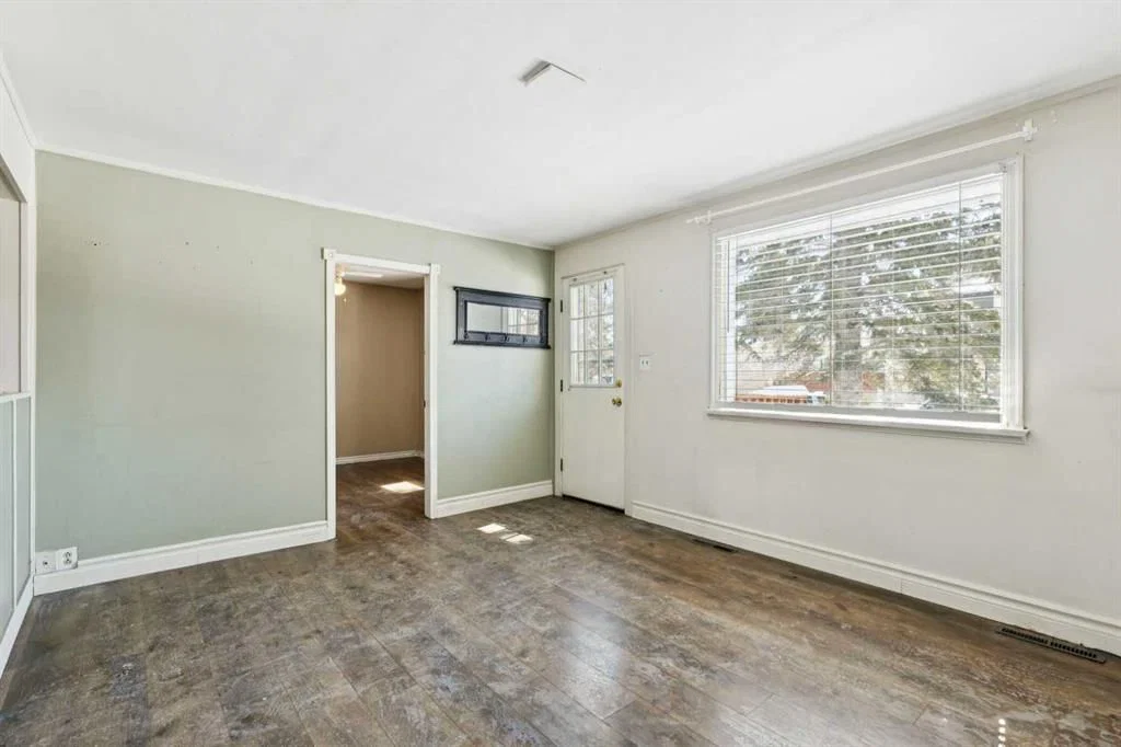 8312 47 Avenue NW, Calgary — photo 4 of 14