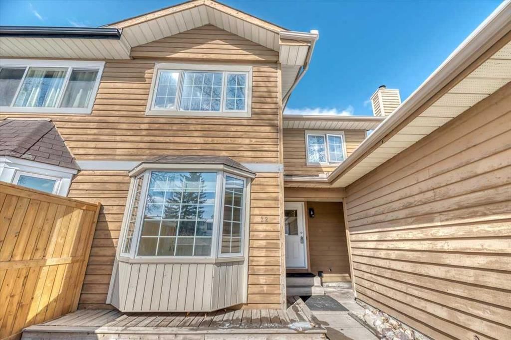 32 Midpark Drive SE, Calgary — photo 3 of 36