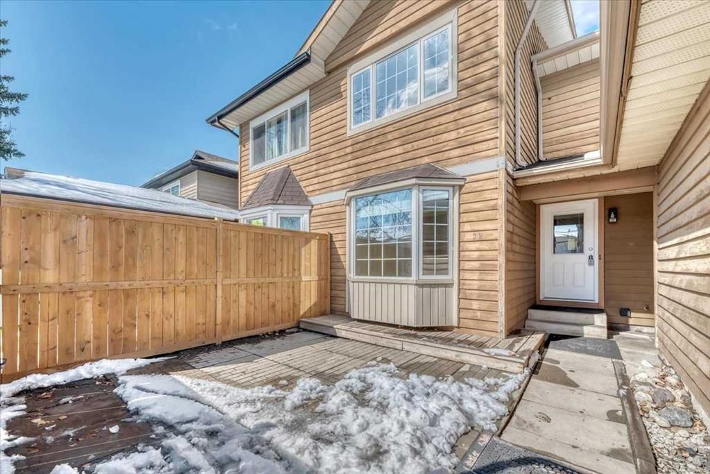 32 Midpark Drive SE, Calgary — photo 5 of 36