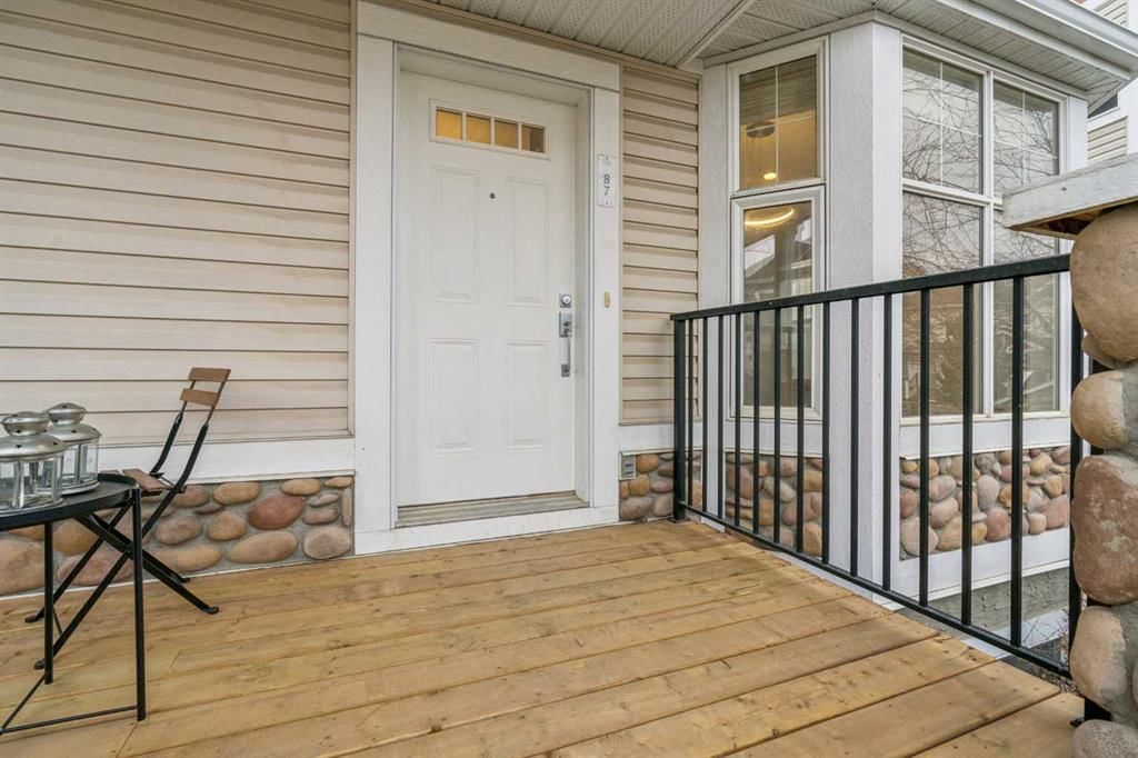87 West Springs Lane SW, Calgary — photo 4 of 40