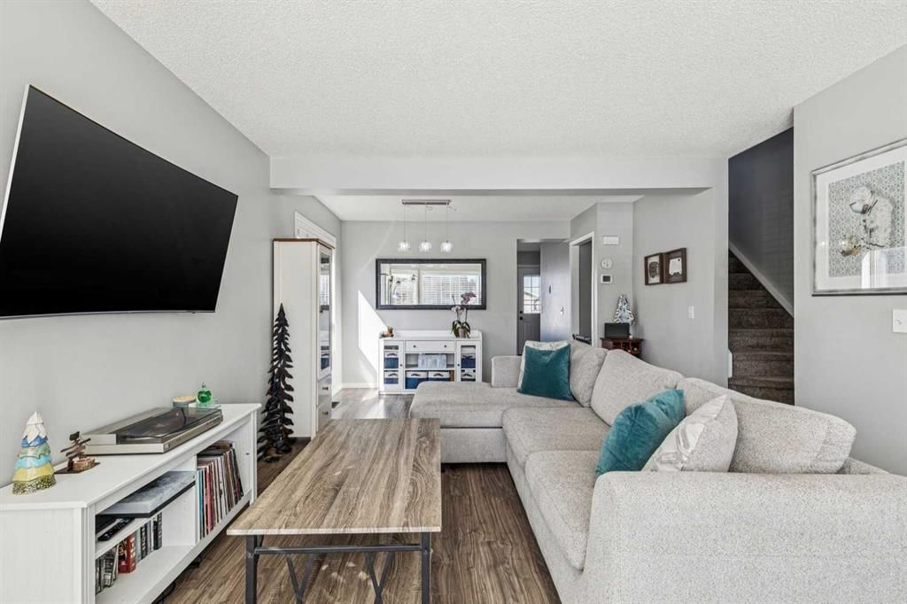 27 Rivercrest Way SE, Calgary — photo 4 of 21