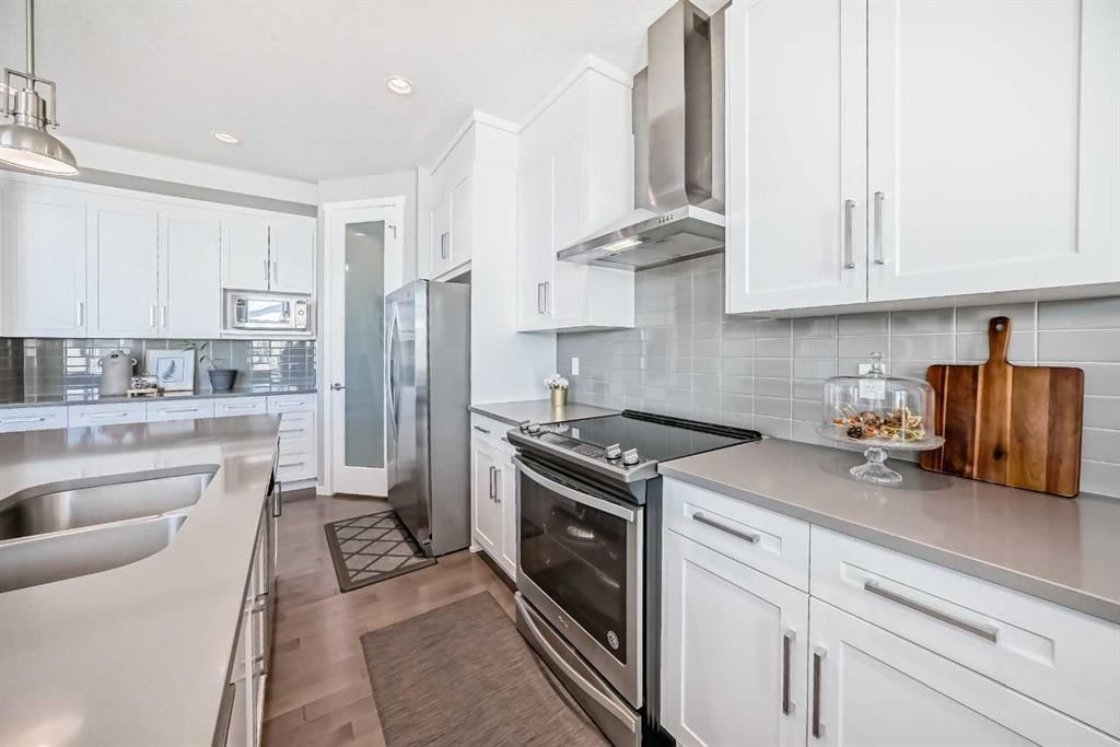 64 Nolancrest Manor NW, Calgary — photo 5 of 50
