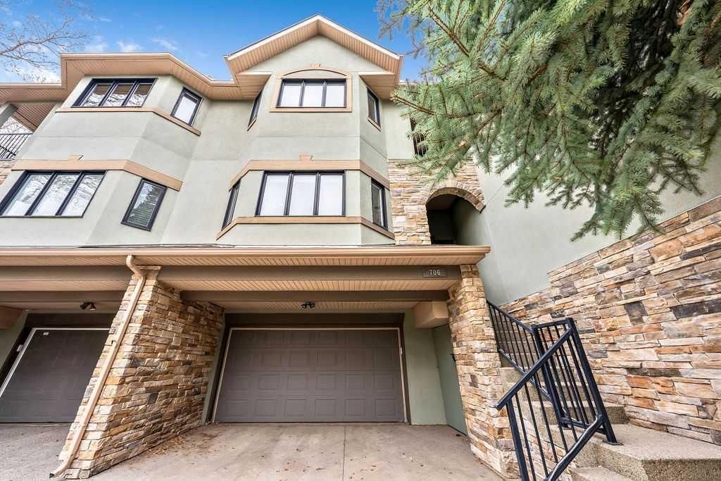 706 3 Avenue NW, Calgary — photo 3 of 41