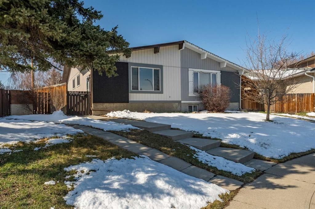 528 Queensland Place SE, Calgary — photo 2 of 35