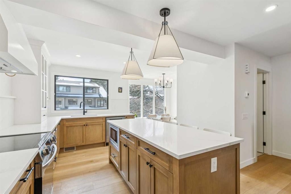 5, 140 Point Drive NW, Calgary — photo 2 of 36