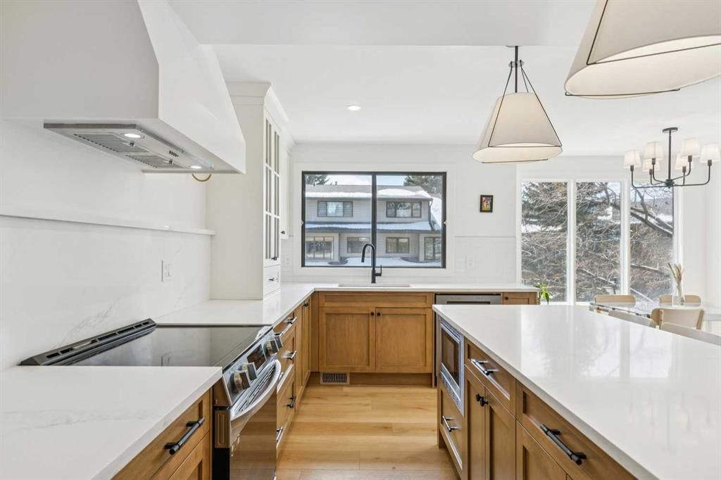 5, 140 Point Drive NW, Calgary — photo 3 of 36