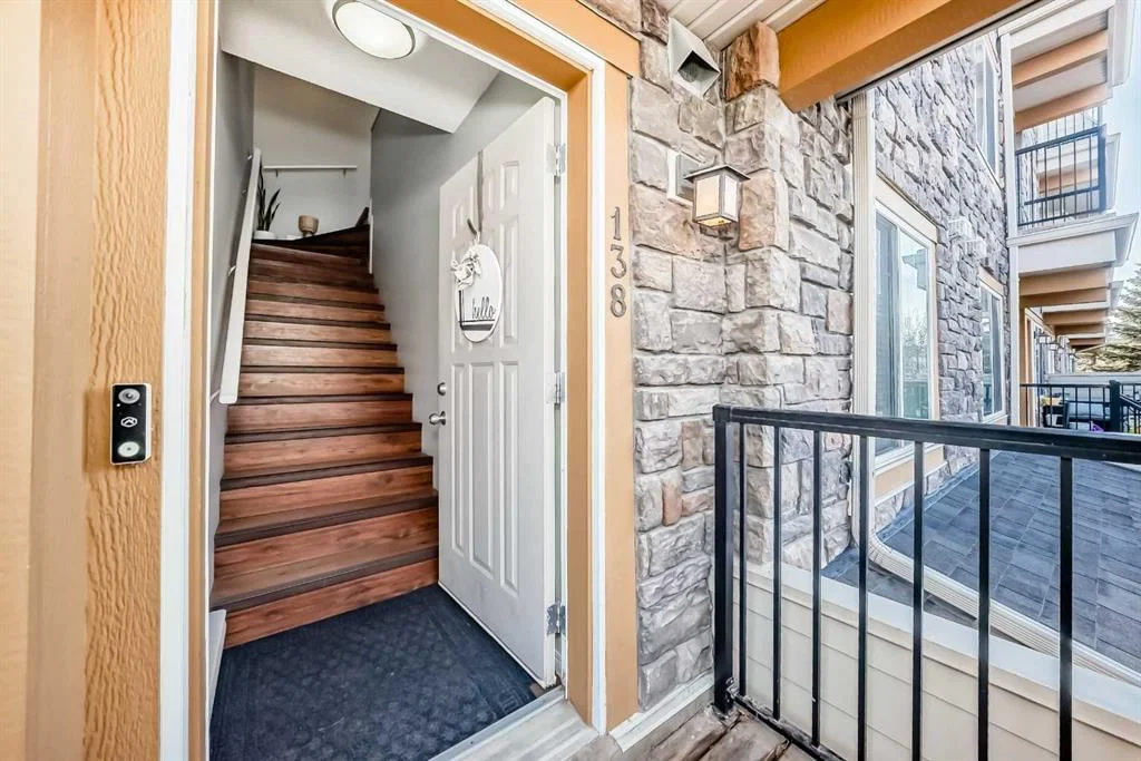 138 Mckenzie Towne Lane SE, Calgary — photo 4 of 37
