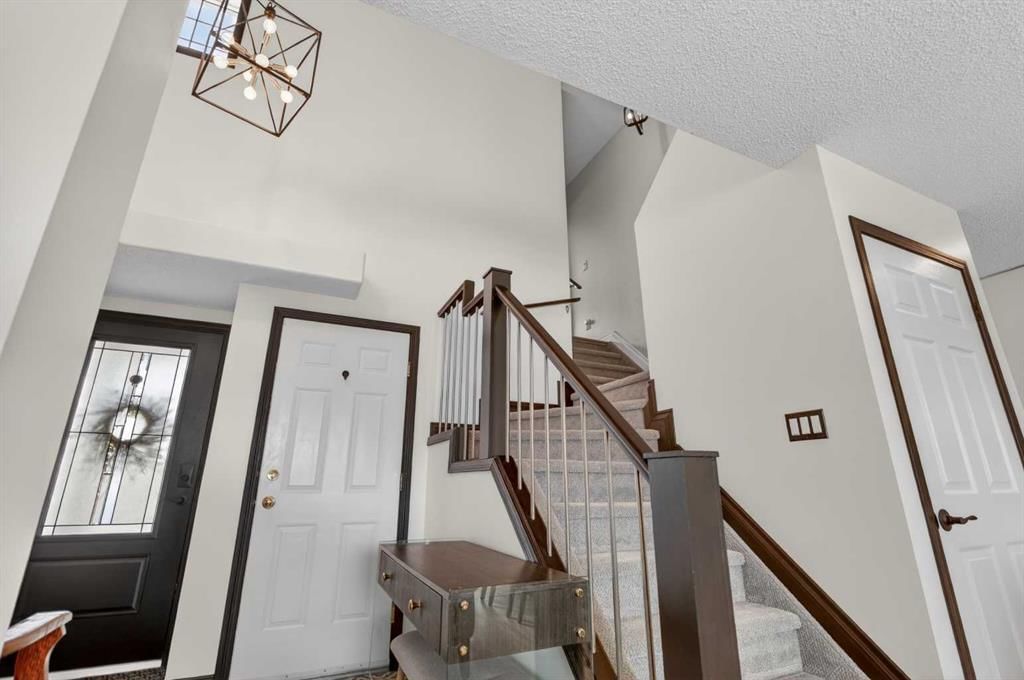 14 Covewood Place NE, Calgary — photo 5 of 41