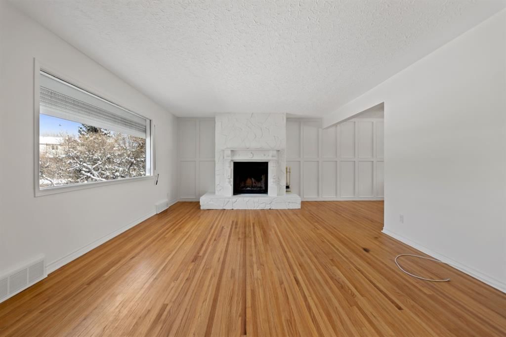 3414 31 Street SW, Calgary — photo 5 of 34