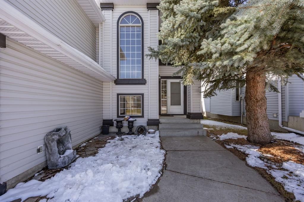 119 Valley Glen Bay NW, Calgary — photo 3 of 48