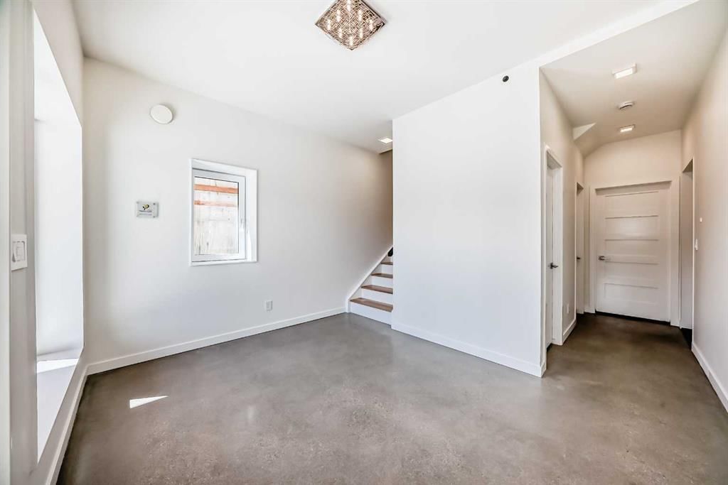 53 Rockhaven Green NW, Calgary — photo 3 of 50