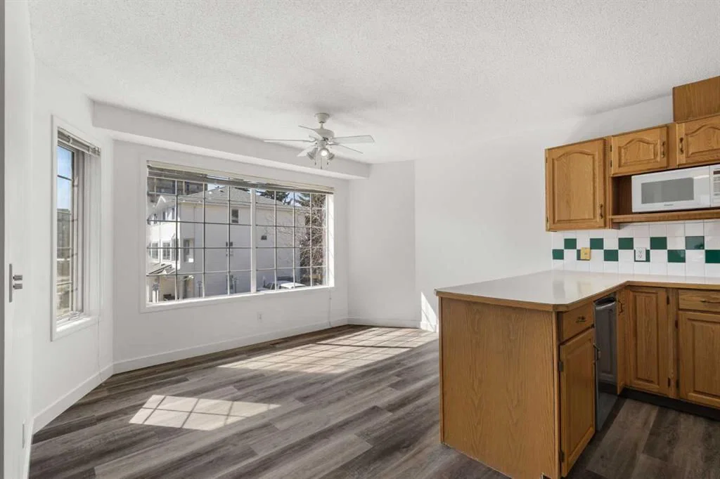52 Kingsland Court SW, Calgary — photo 4 of 46