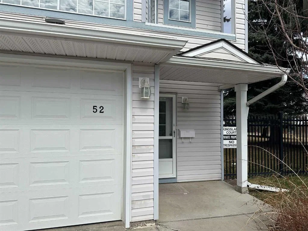 52 Kingsland Court SW, Calgary — photo 5 of 46