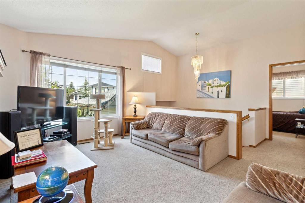 21 Citadel Crest Circle NW, Calgary — photo 5 of 31