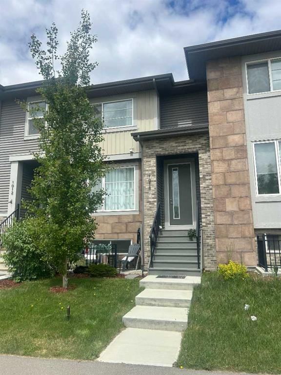 1016 Lanark Boulevard SE, Airdrie — photo 2 of 40