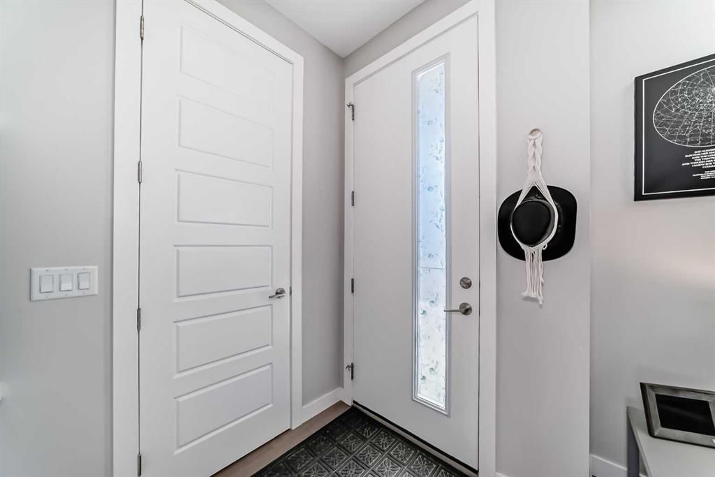 1016 Lanark Boulevard SE, Airdrie — photo 3 of 40