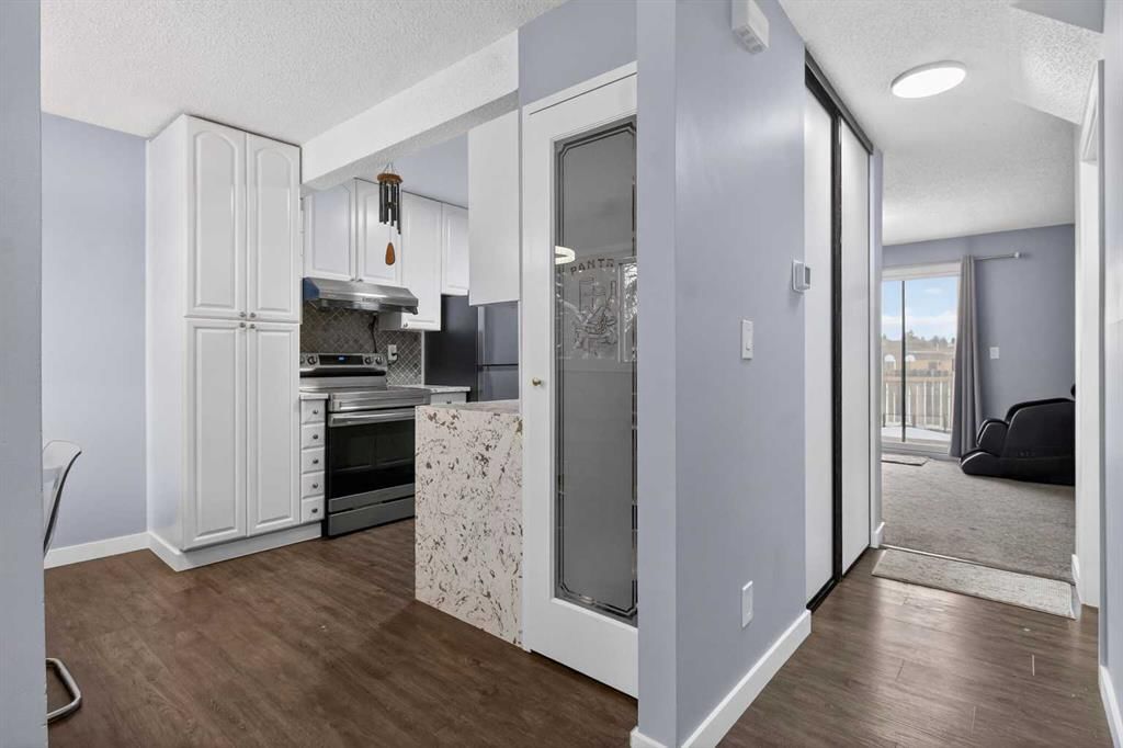 22, 6100 4 Avenue NE, Calgary — photo 4 of 25
