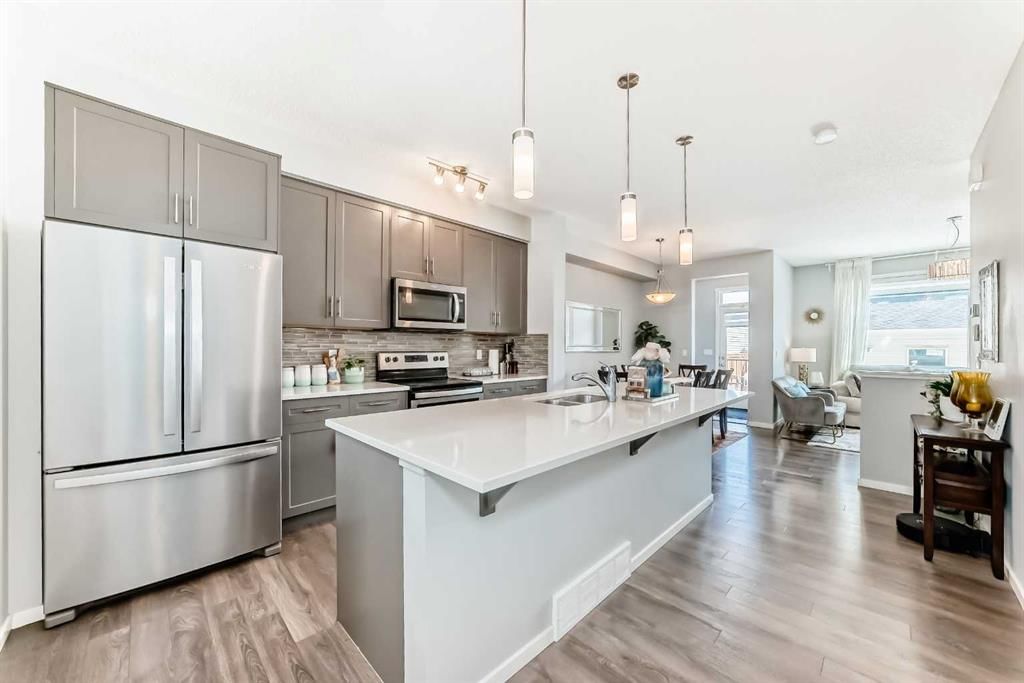 462 Walgrove Way SE, Calgary — photo 3 of 47
