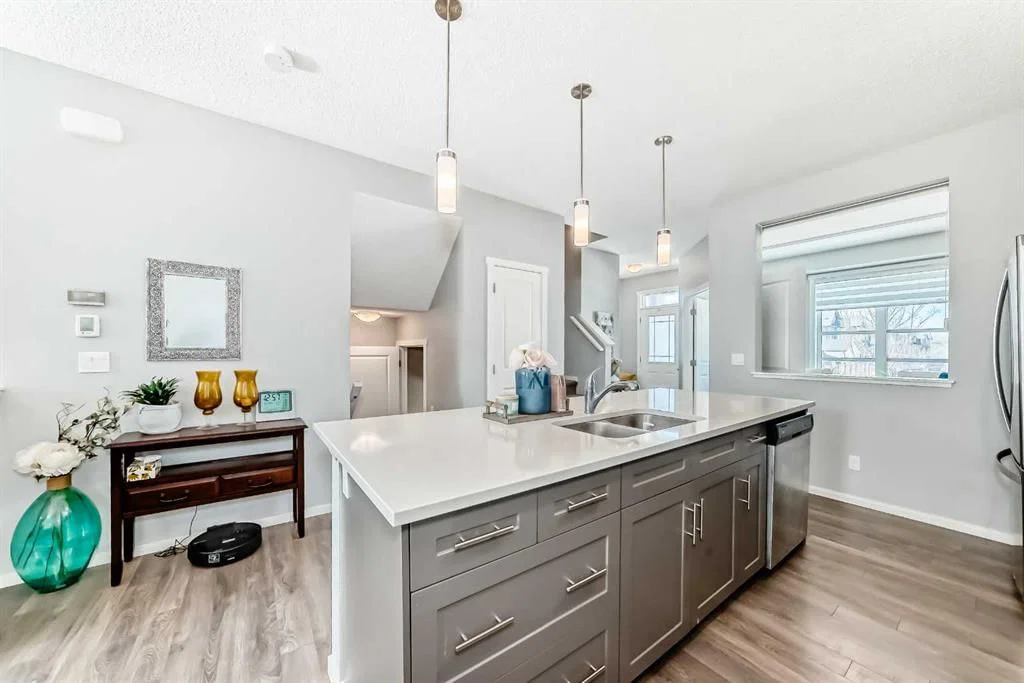 462 Walgrove Way SE, Calgary — photo 5 of 47