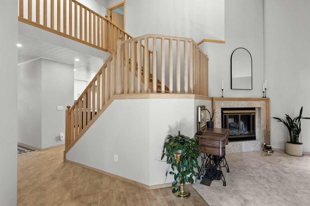 75 Hawkside Close NW, Calgary — photo 2 of 49