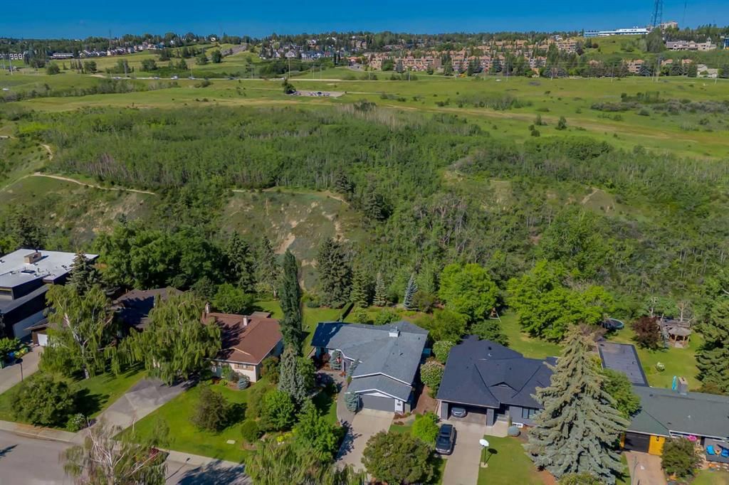 333 Wildwood Drive SW, Calgary — main listing photo