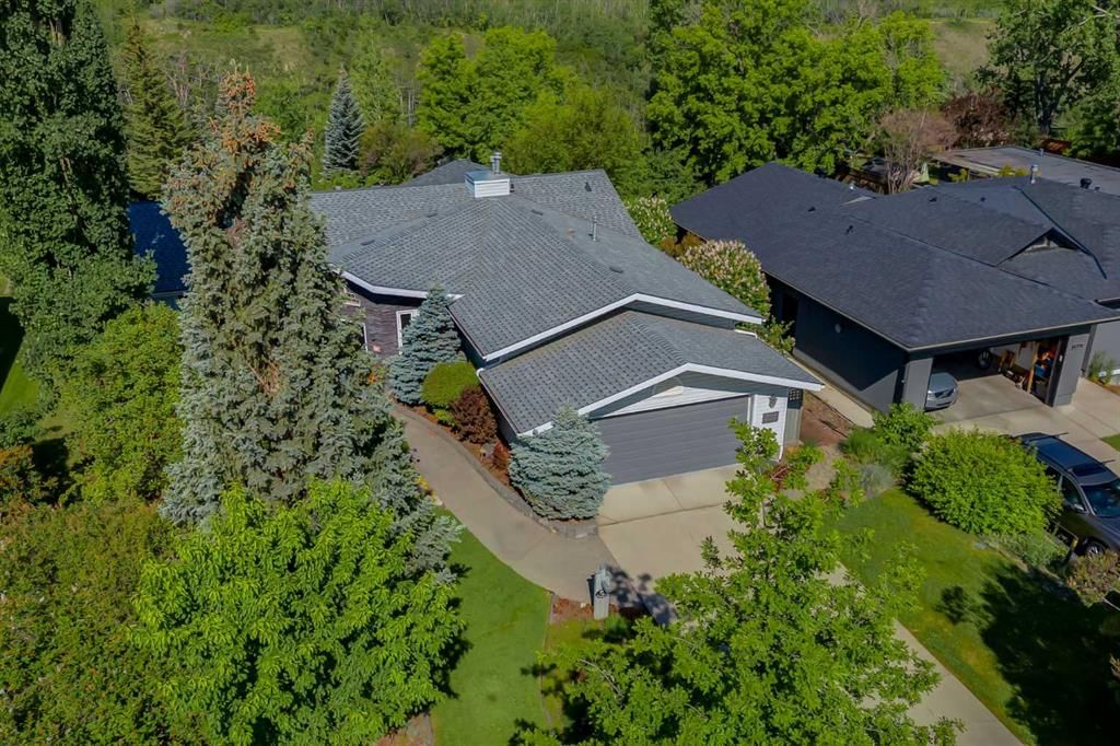 333 Wildwood Drive SW, Calgary — photo 2 of 50
