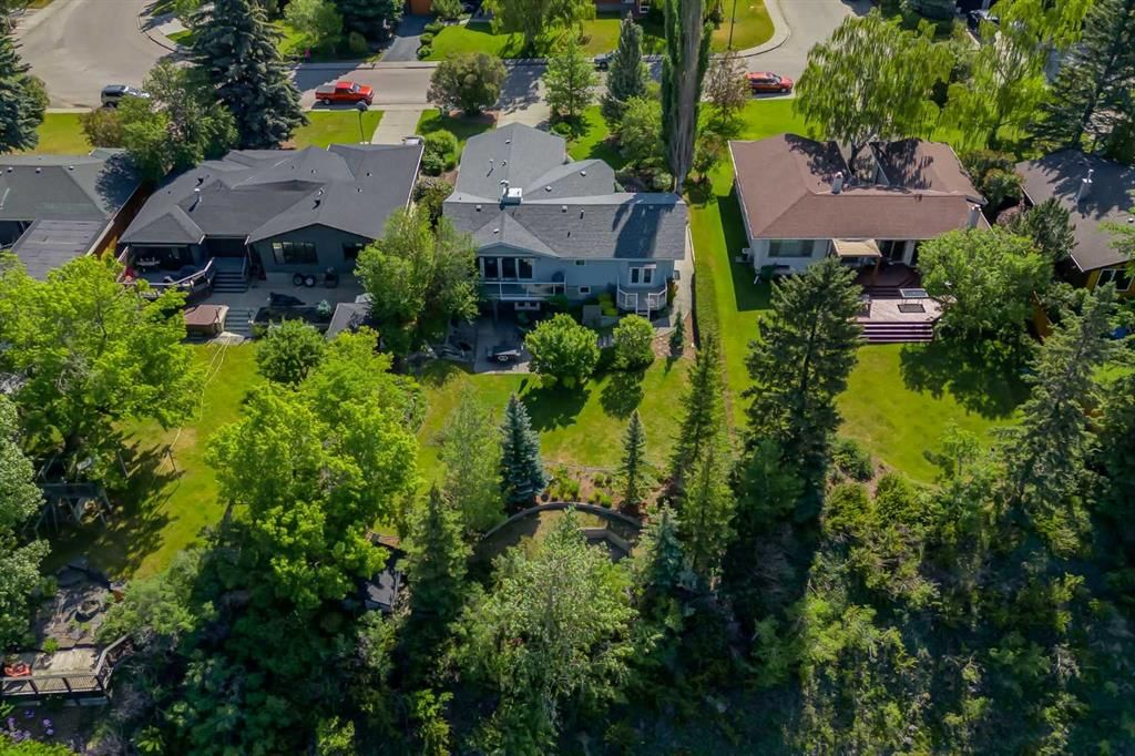 333 Wildwood Drive SW, Calgary — photo 3 of 50