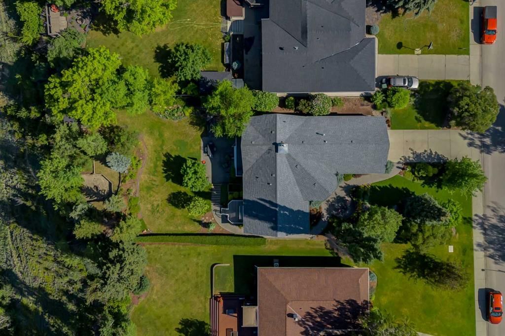 333 Wildwood Drive SW, Calgary — photo 4 of 50