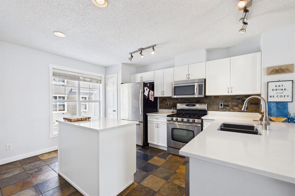 47 Toscana Gardens, Calgary — photo 4 of 40