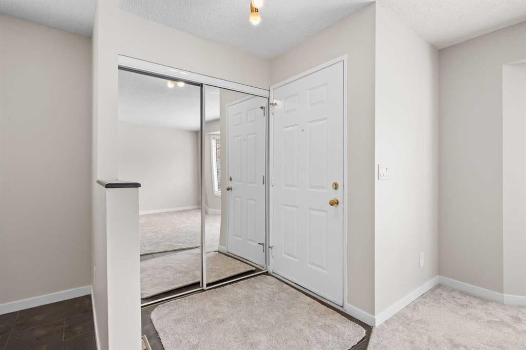 119 Bedfield Close NE, Calgary — photo 4 of 33