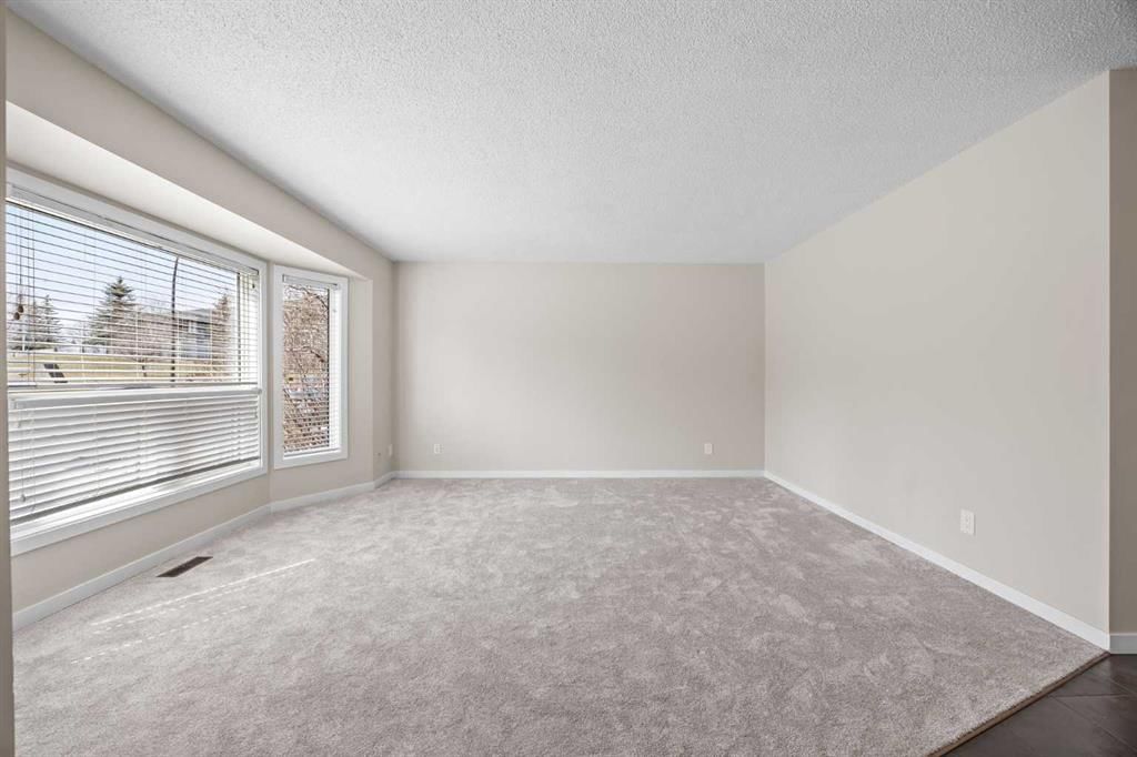 119 Bedfield Close NE, Calgary — photo 5 of 33