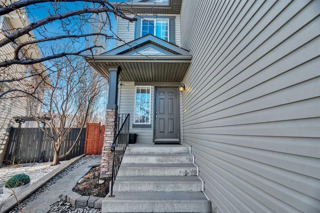 28 Chapman Court SE, Calgary — photo 3 of 50