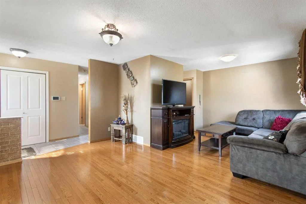 1108 Marcombe Crescent NE, Calgary — photo 2 of 39