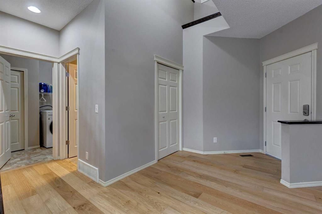 587 Everbrook Way SW, Calgary — photo 5 of 39