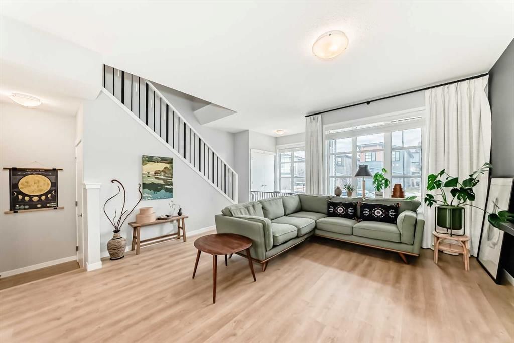 19 Rowley Common NW, Calgary — main listing photo