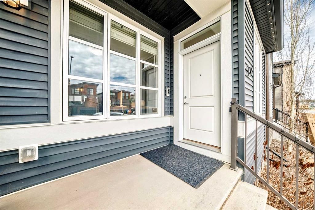19 Rowley Common NW, Calgary — photo 3 of 49