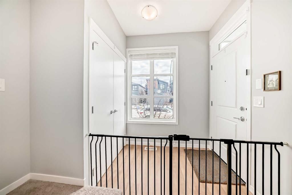 19 Rowley Common NW, Calgary — photo 4 of 49