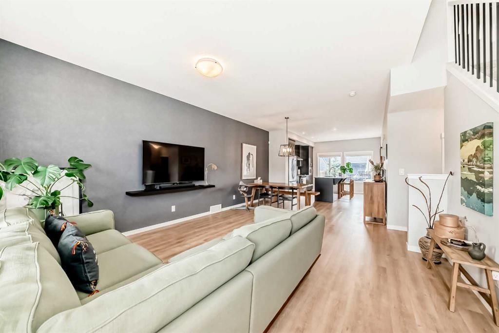 19 Rowley Common NW, Calgary — photo 5 of 49