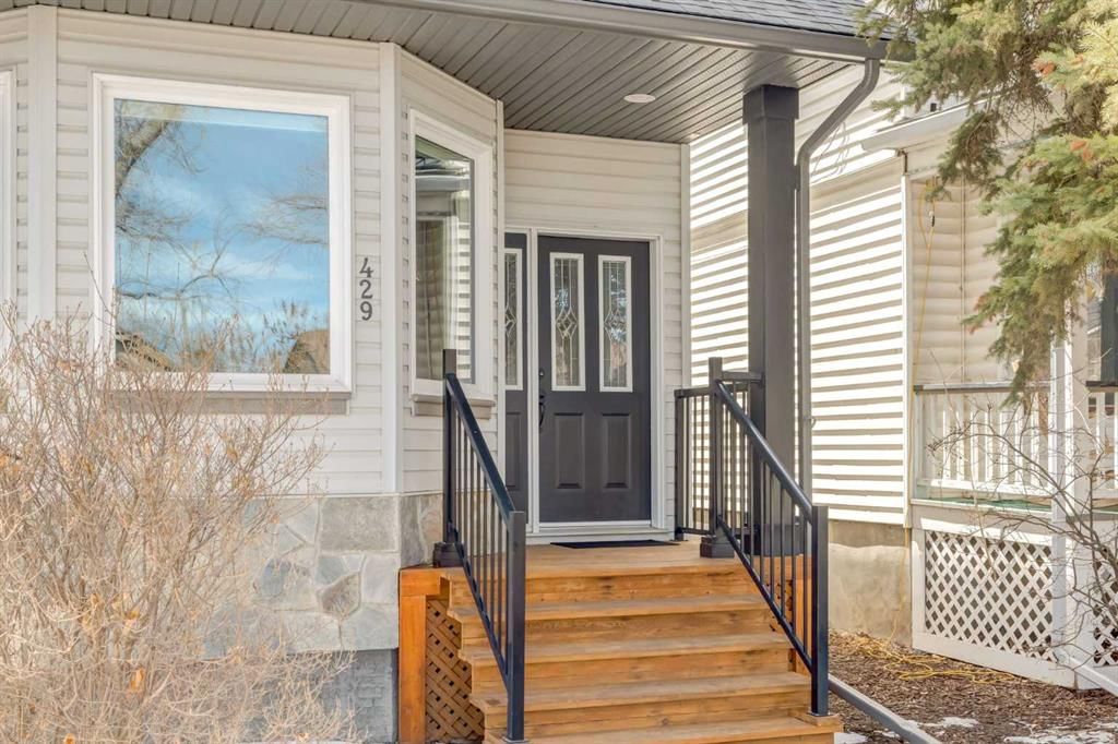 429 11 Avenue NE, Calgary — photo 2 of 47