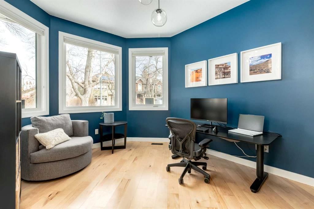 429 11 Avenue NE, Calgary — photo 4 of 47