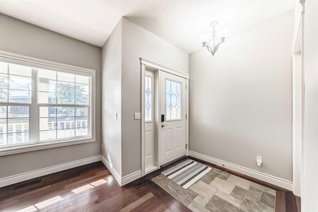 1444 40 Street SW, Calgary — photo 4 of 42