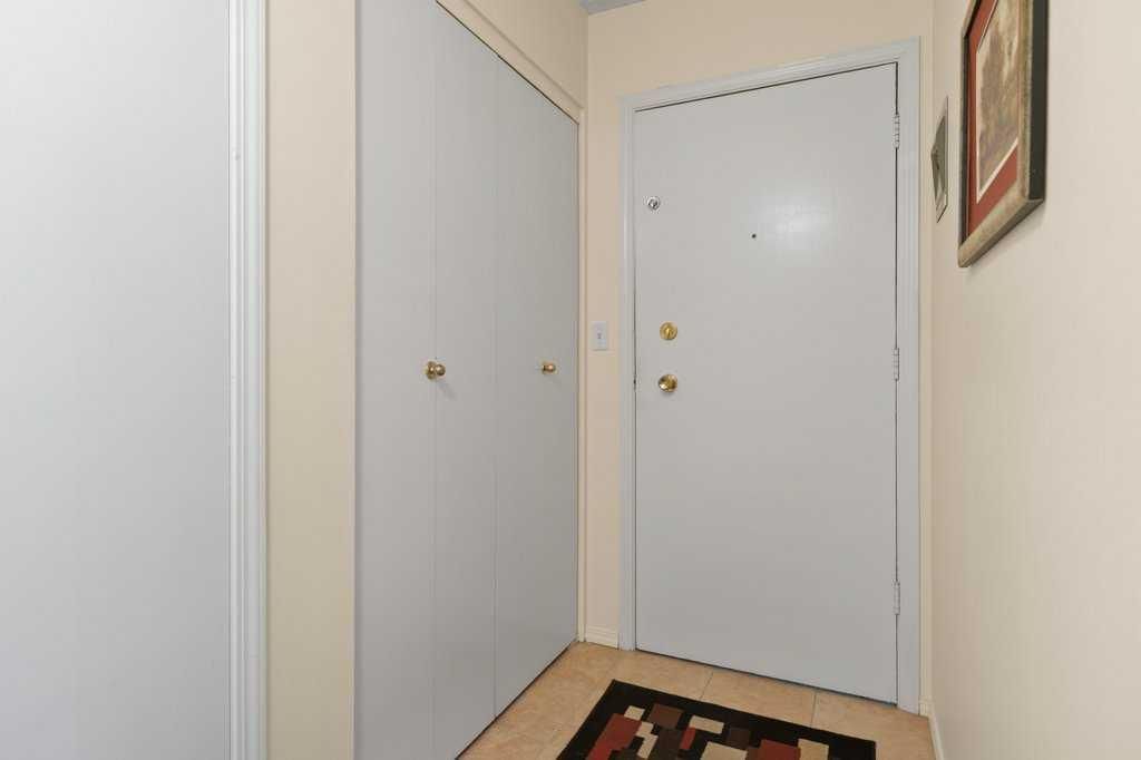 16A, 231 Heritage Drive SE, Calgary — photo 3 of 24