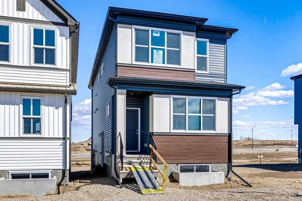 70 Lucas Heath NW, Calgary — photo 2 of 33