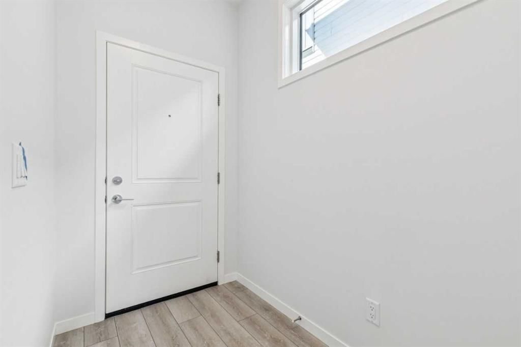 70 Lucas Heath NW, Calgary — photo 3 of 33