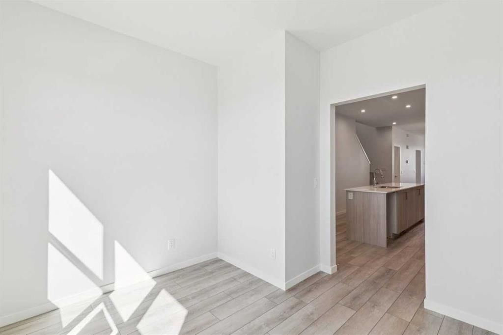 70 Lucas Heath NW, Calgary — photo 5 of 33
